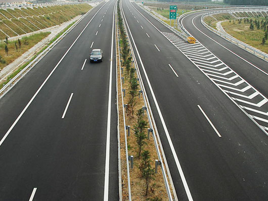 威乳高速公路土工格柵運用